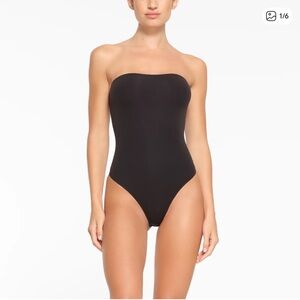 SKIMS Fits Everybody Strapless Bodysuit in Onyx